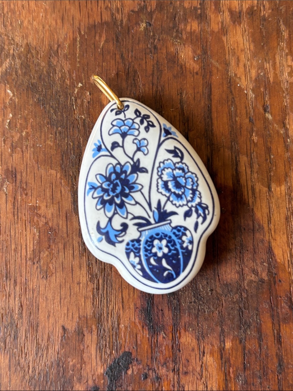Blue White Porcelain Floral Pendant Necklace Chinoiserie Delft Style Gold Tone